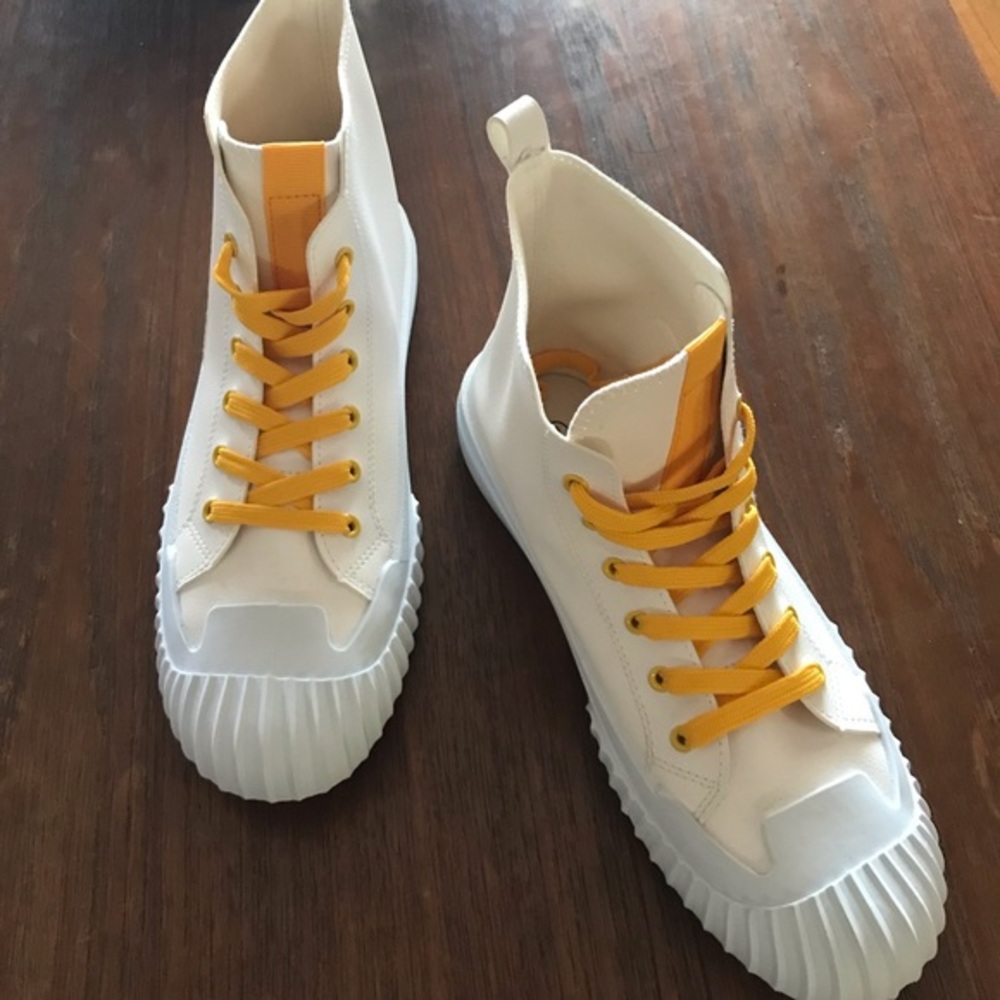 New sneakers last one 9